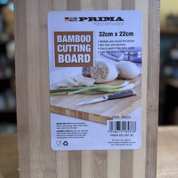 bamboo cutting board (32cm x 22cm)